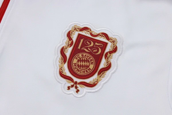 Tröja 2025 2026 - Bayern München Träningsoverall 25/26 | trojzonen