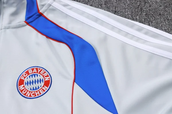 Tröja 2025 2026 - Bayern München Träningsoverall 25/26 | trojzonen